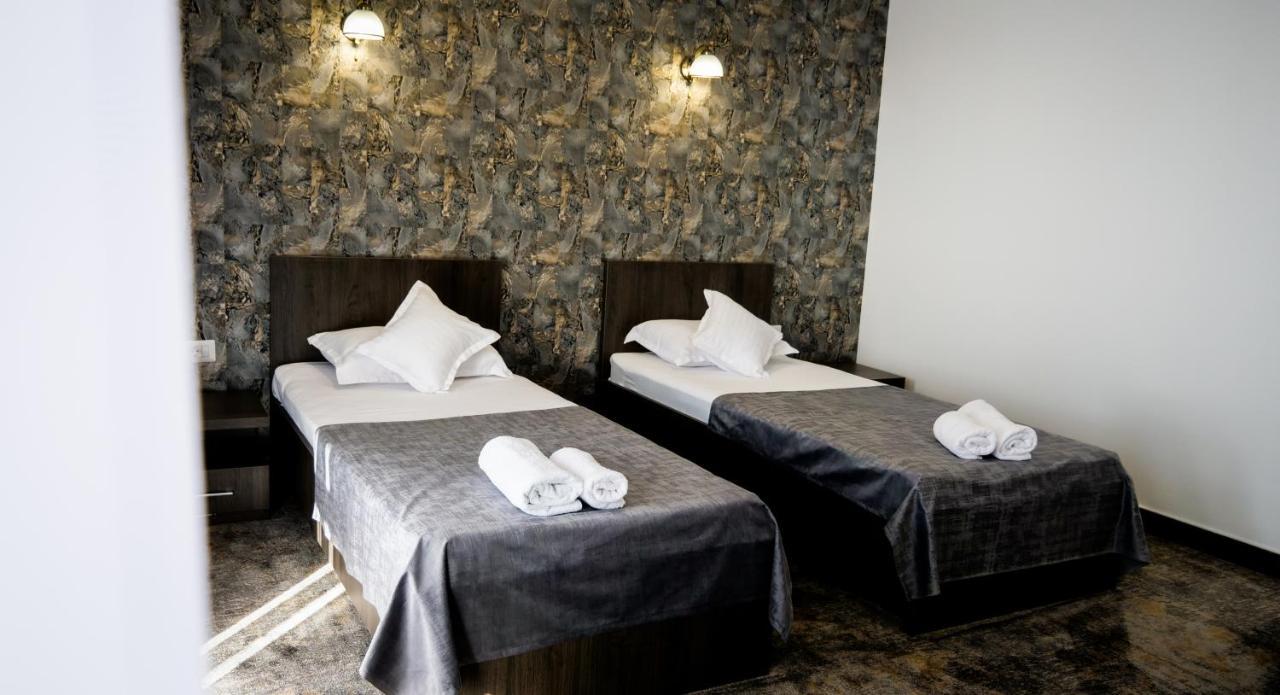 Motel Infinit Zsilvásárhely Kültér fotó