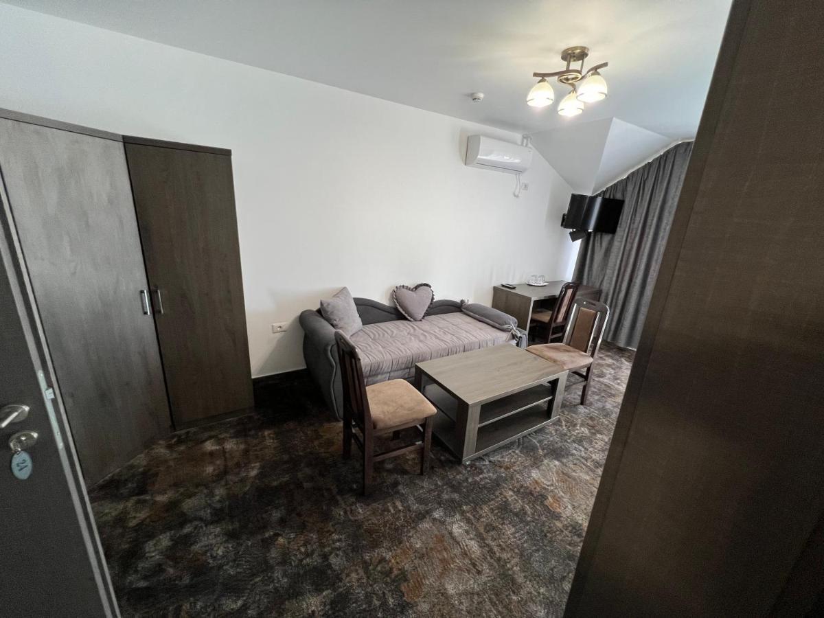 Motel Infinit Zsilvásárhely Kültér fotó