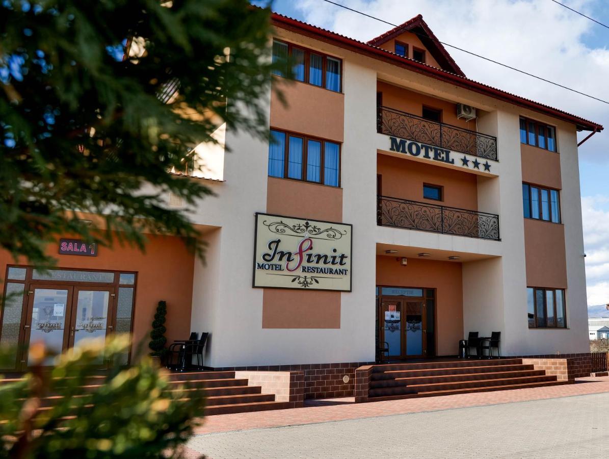 Motel Infinit Zsilvásárhely Kültér fotó