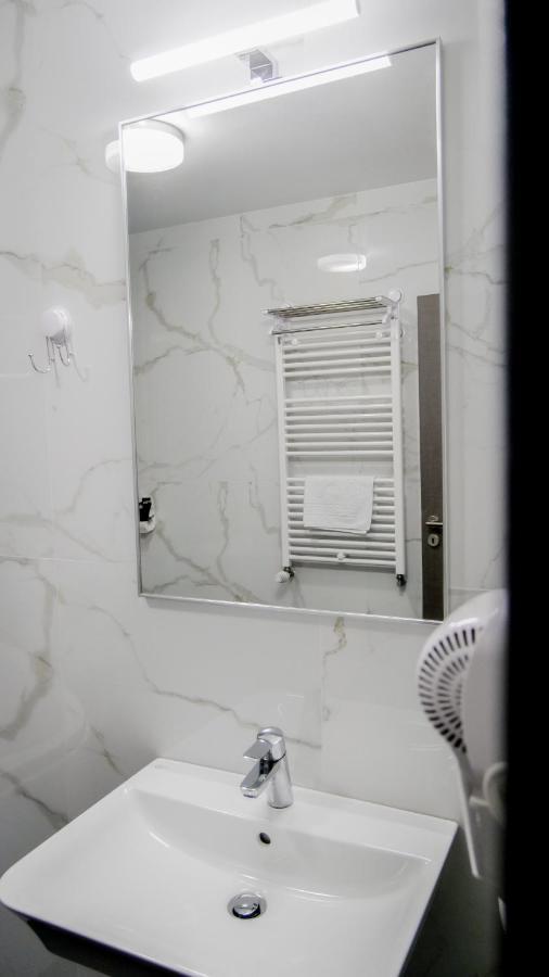 Motel Infinit Zsilvásárhely Kültér fotó