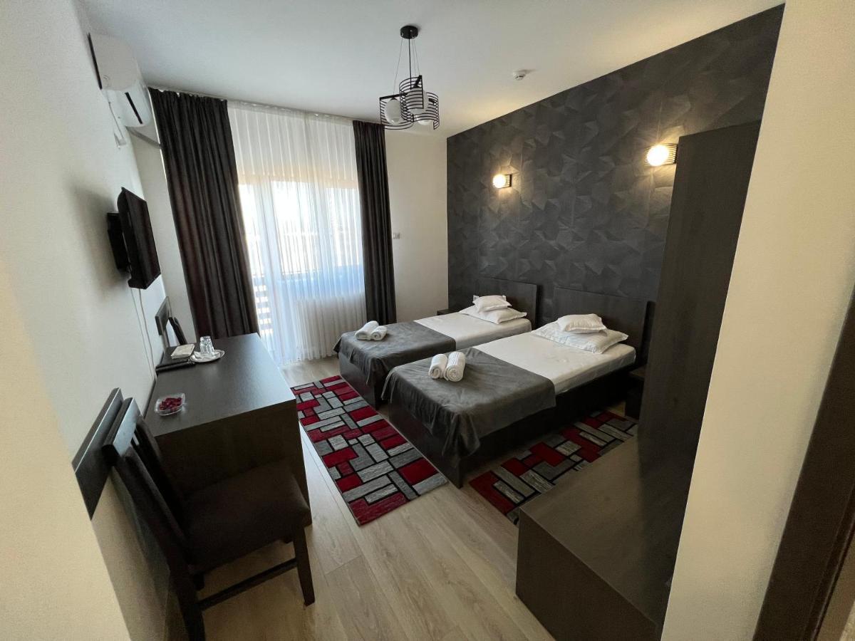 Motel Infinit Zsilvásárhely Kültér fotó