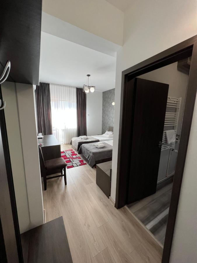 Motel Infinit Zsilvásárhely Kültér fotó