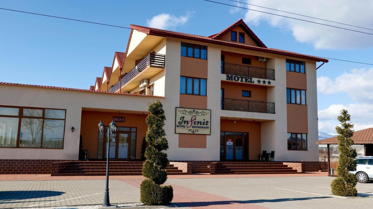 Motel Infinit Zsilvásárhely Kültér fotó