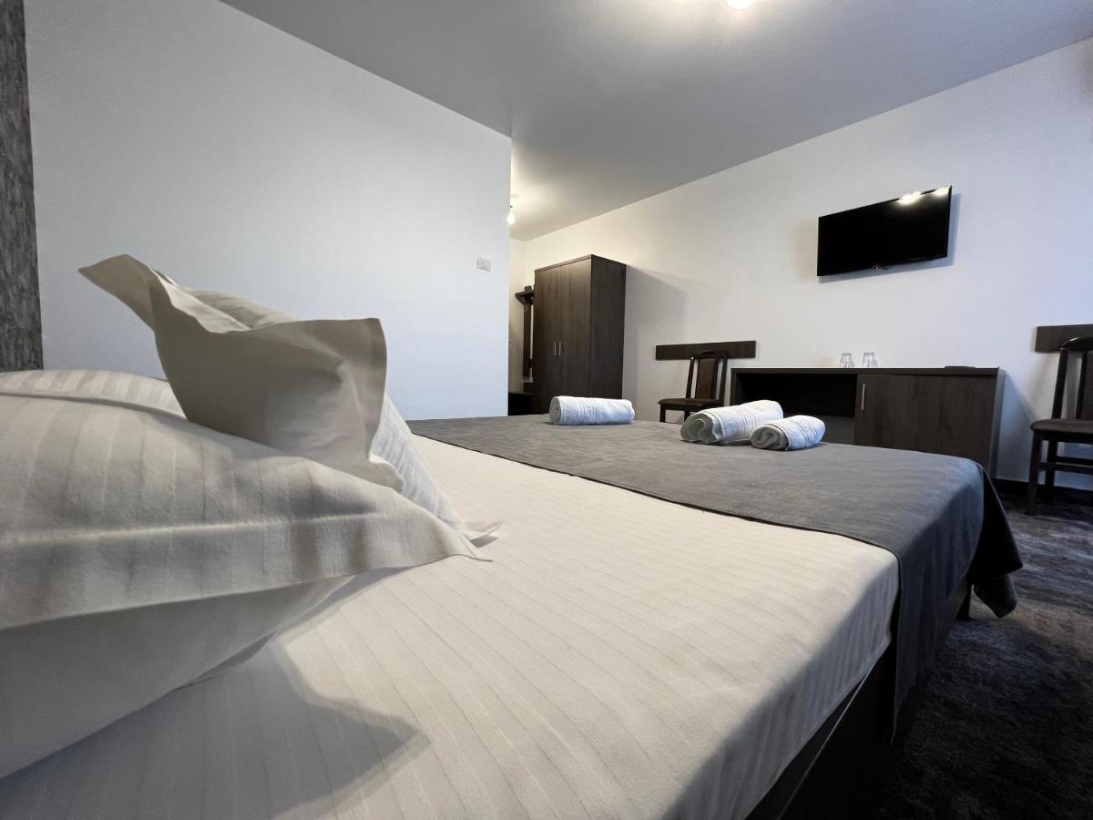 Motel Infinit Zsilvásárhely Kültér fotó